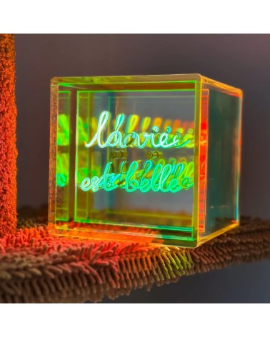 MITB - LA VIE EST BELLE